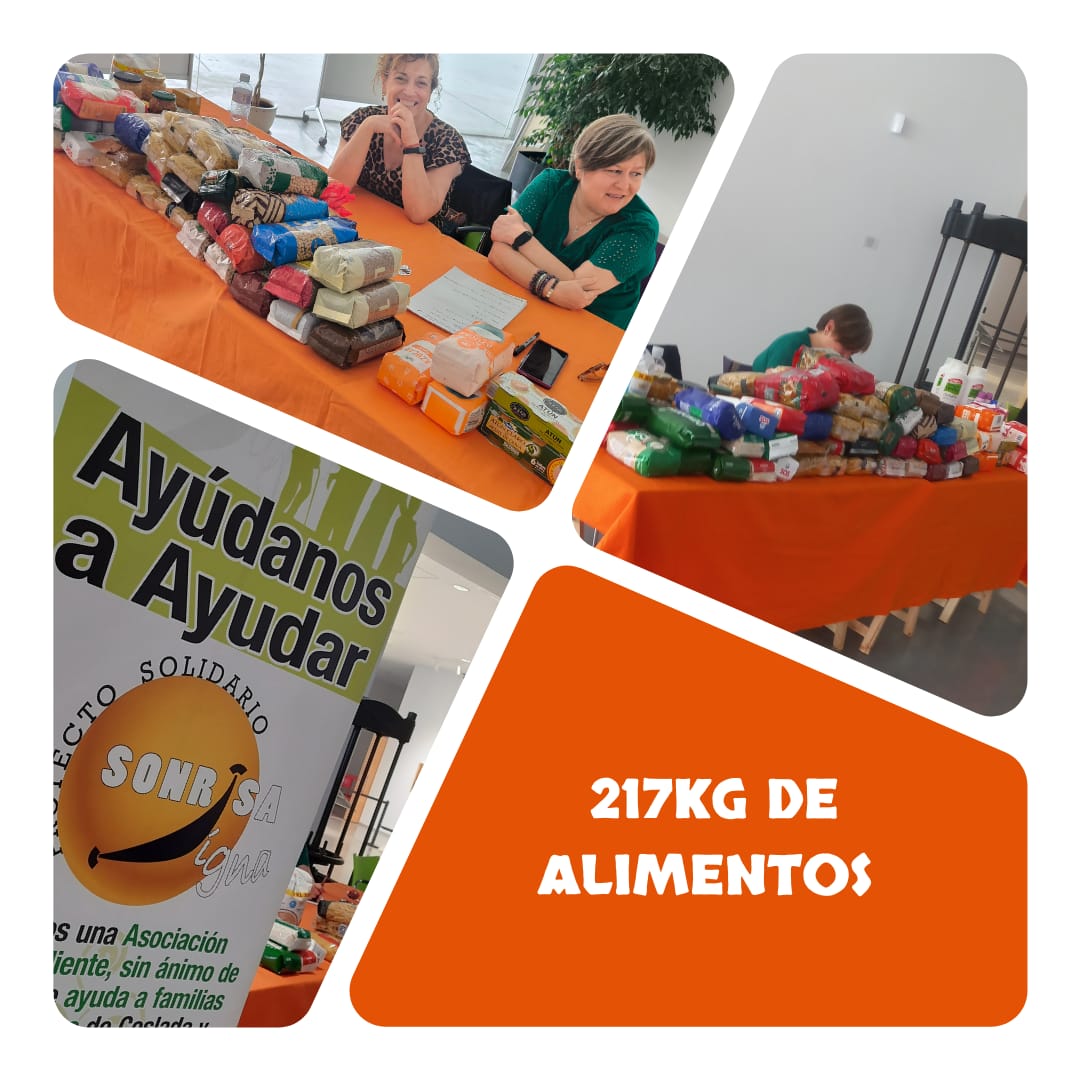 Foto de la mesa de recogida de alimentos de Sonrisa Digna